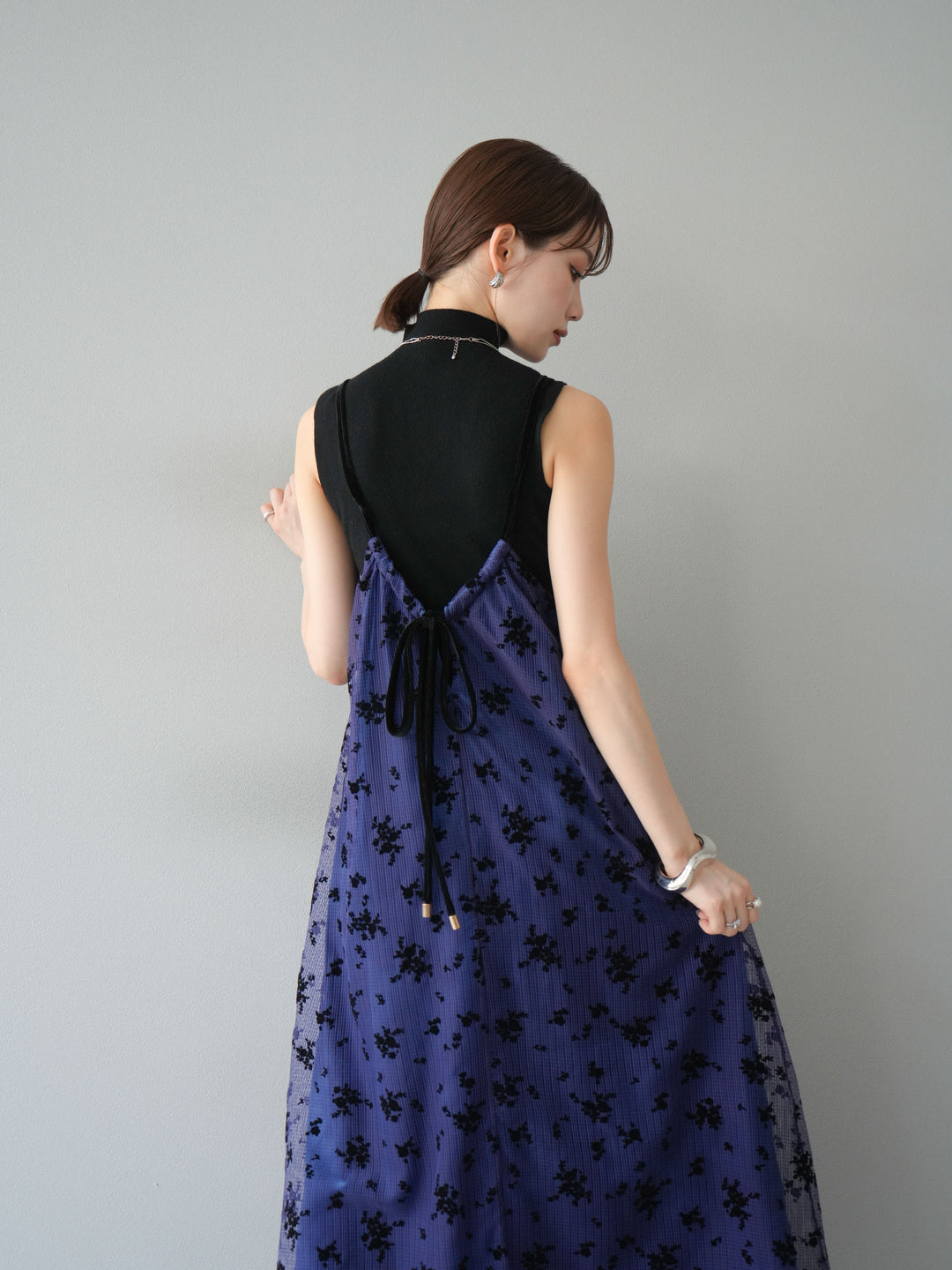 [SET]フロッキーチュールレイヤードベロアキャミワンピース+プチネックセンターシームノースリーニットトップス(2set)