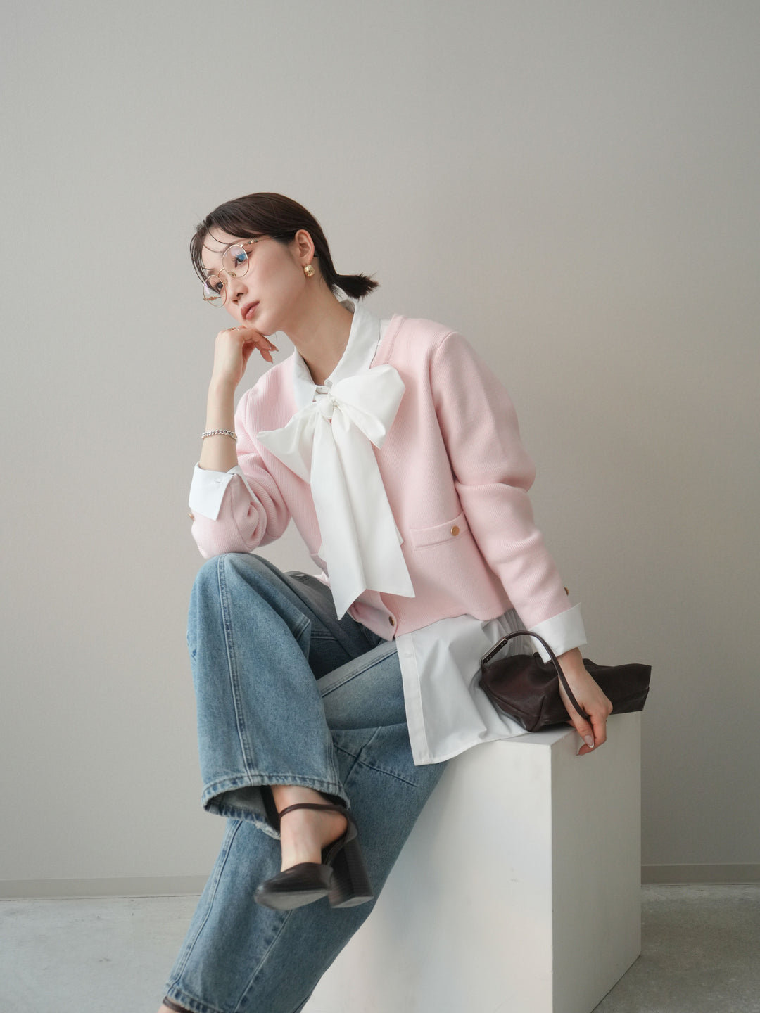 [SET]ゴールドボタンノーカラーニットジャケット+ボウタイ付オーバーシャツ(2set)