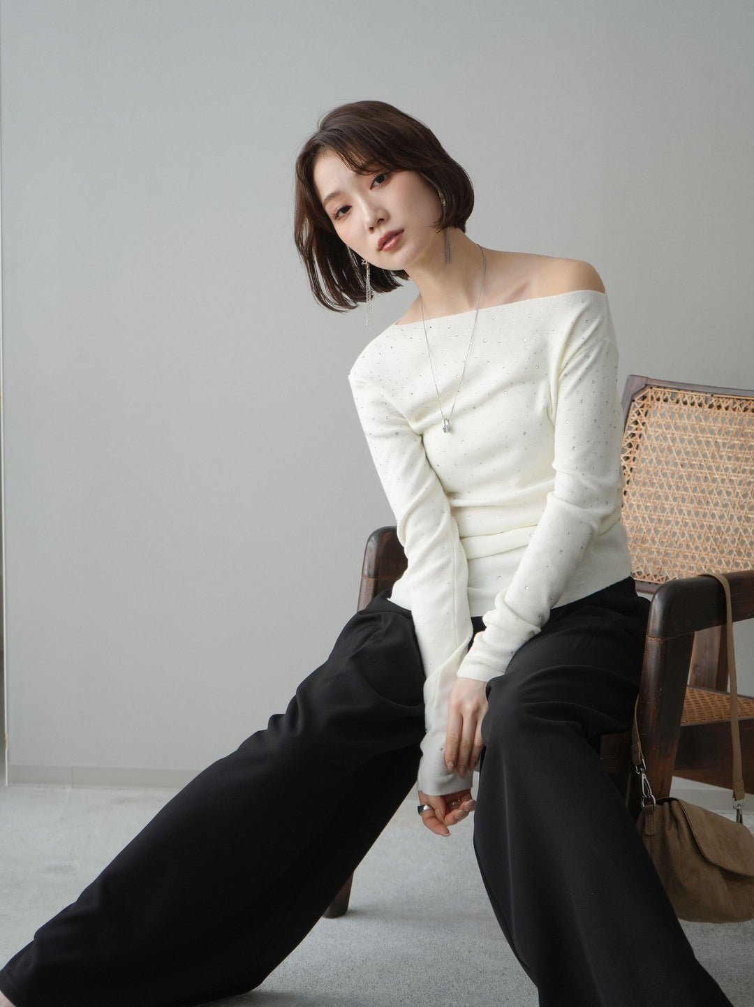 [予約]ラインストーンアシンメトリーニットトップス/ivory