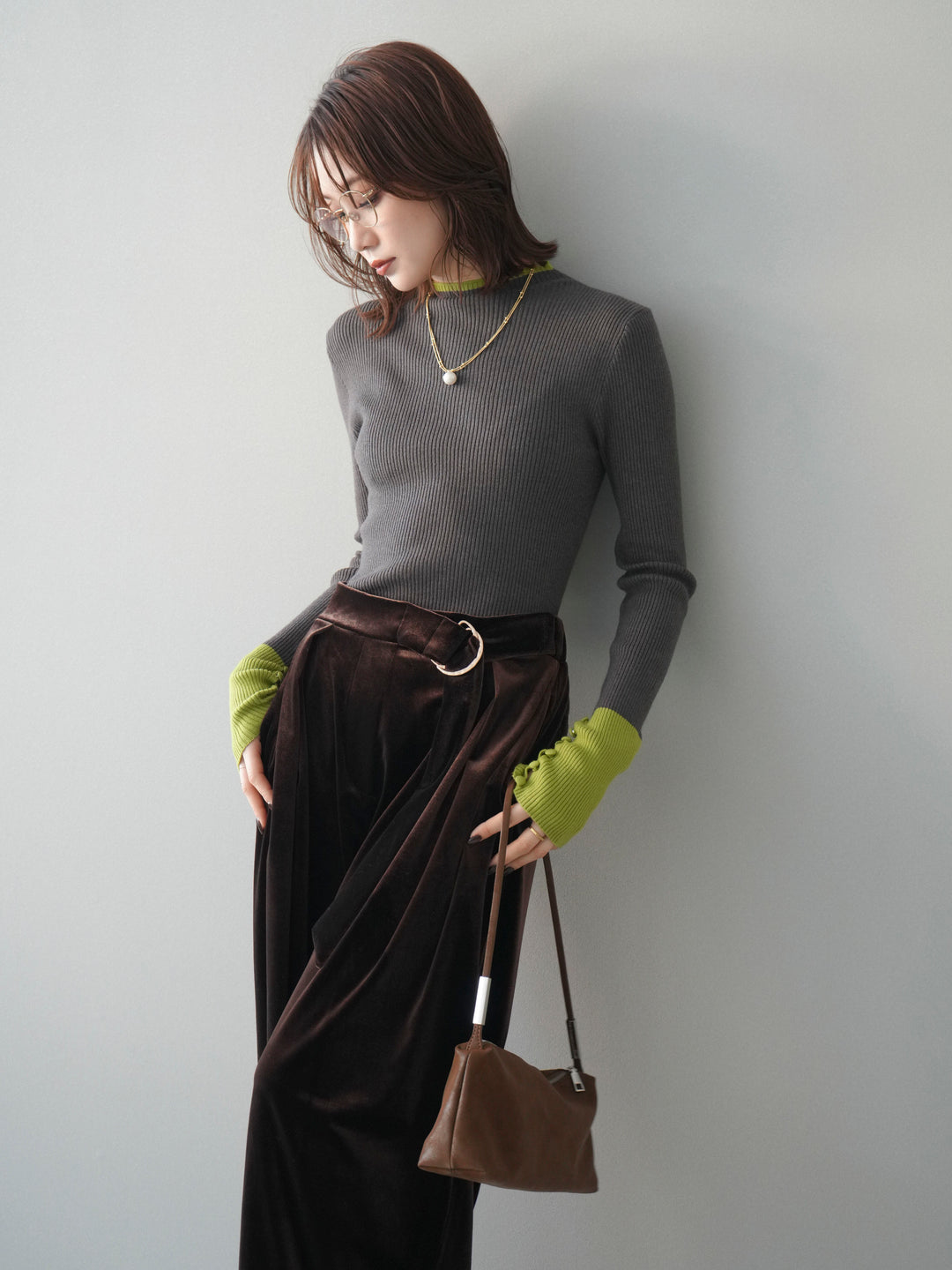 [SET]袖ボタンハイネック配色リブニットトップス+ベロアベルトスリムパンツ(2set)