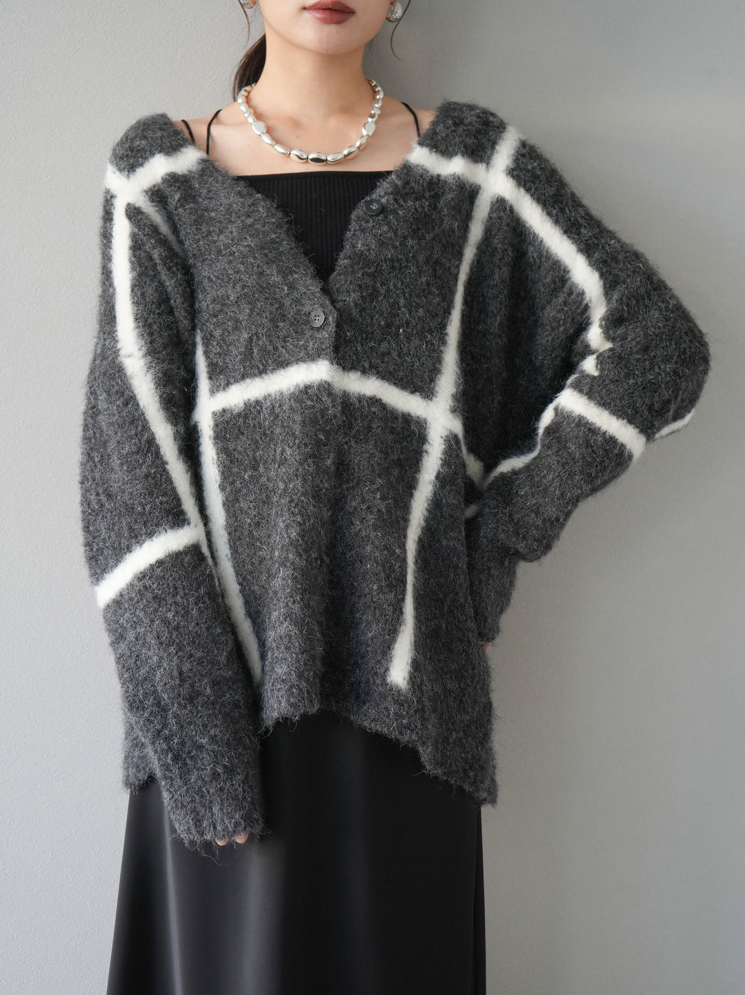 [預訂] 毛絨格紋開襟衫/炭灰