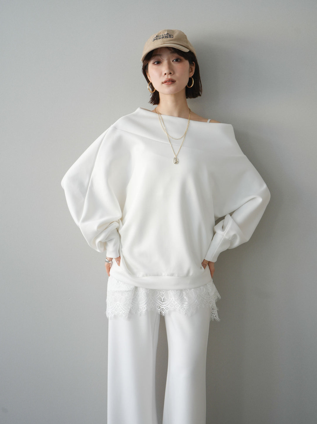 [予約]アシンメトリーオフショルポンチプルオーバー/white