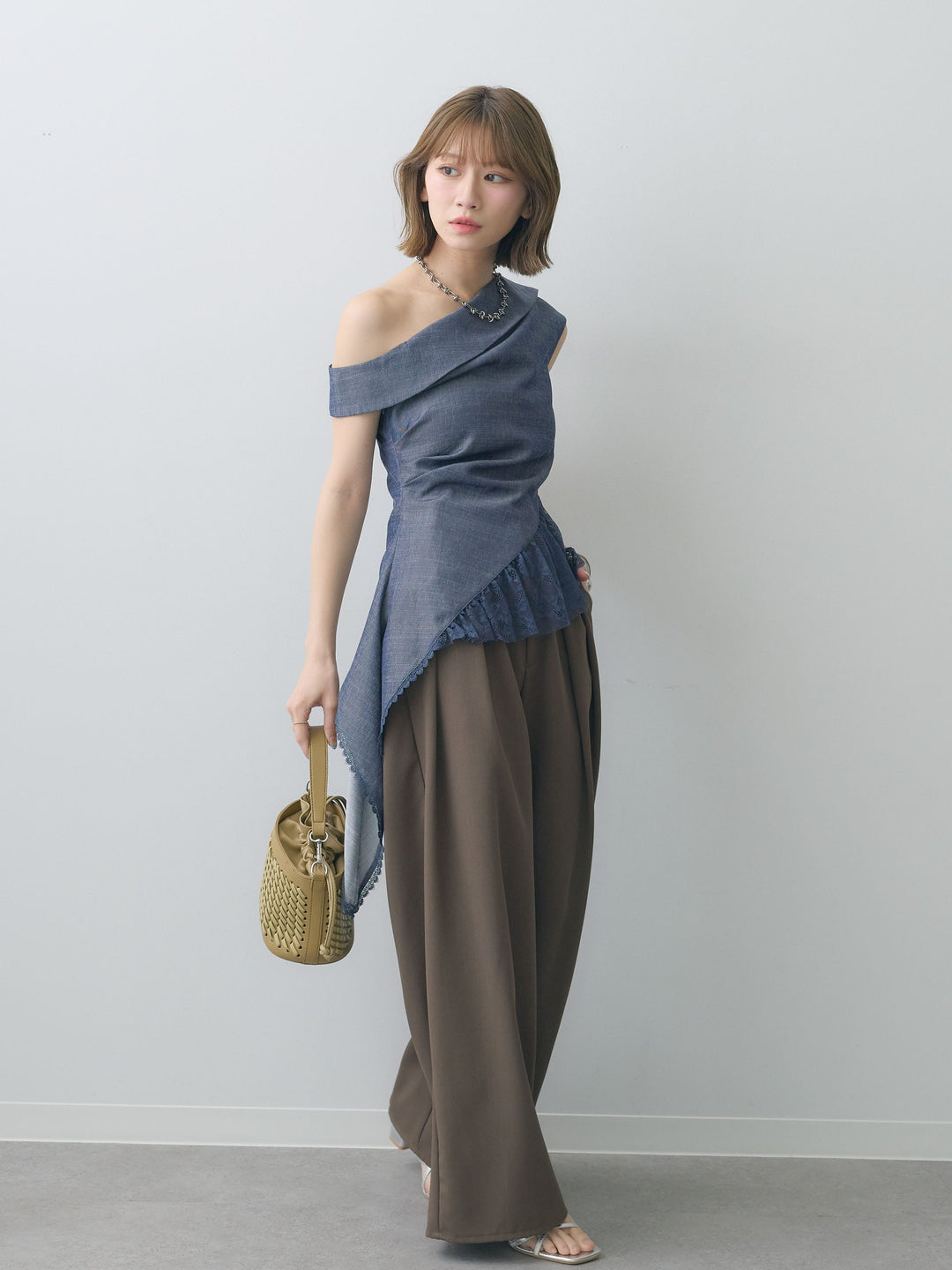 [SET]アシンメトリーラッフルレースヘムトップス+クレープデシンタックワイドパンツ(2set)