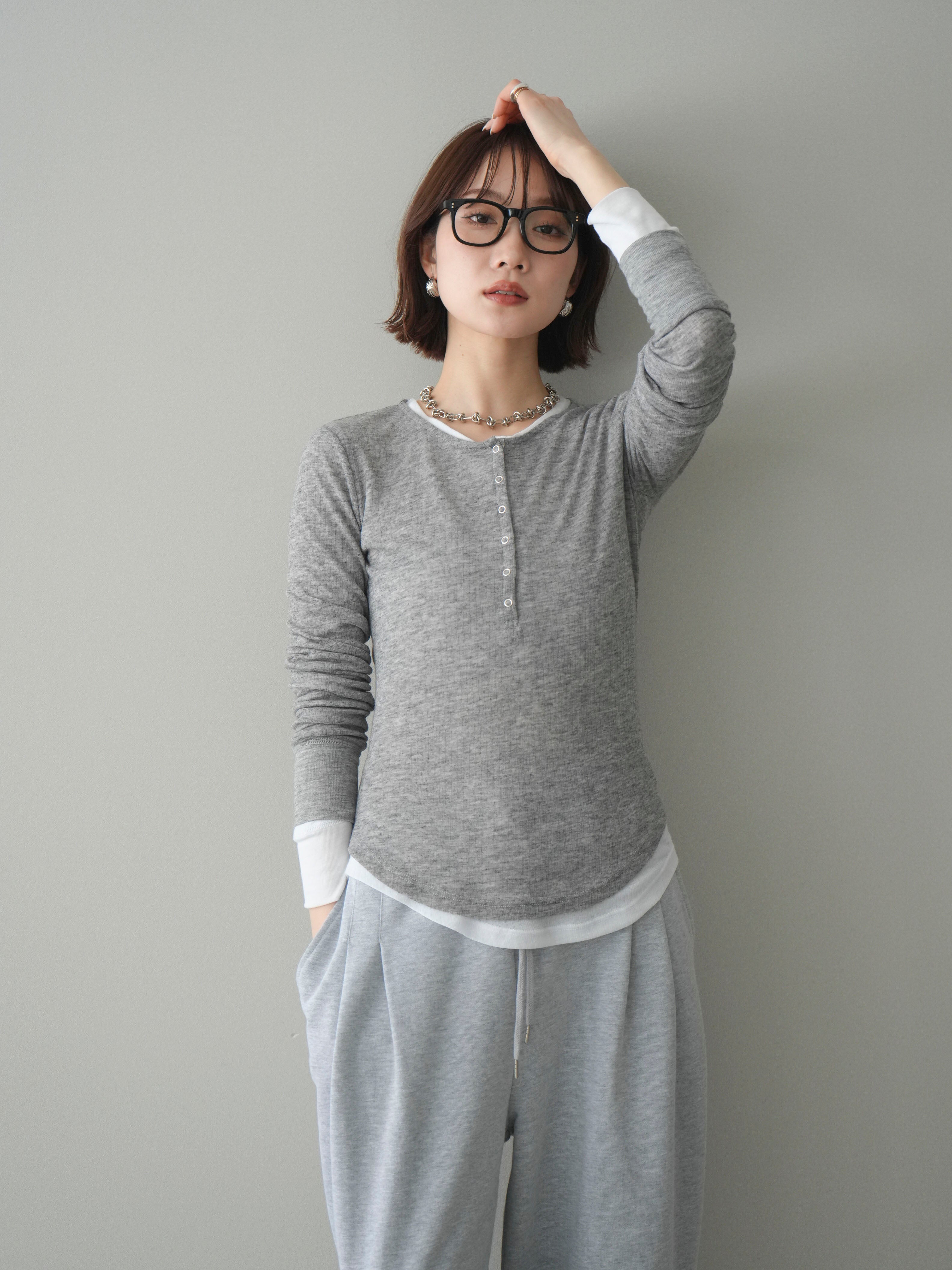 予約]シアーリブヘンリーネックロンT/gray – Lumier