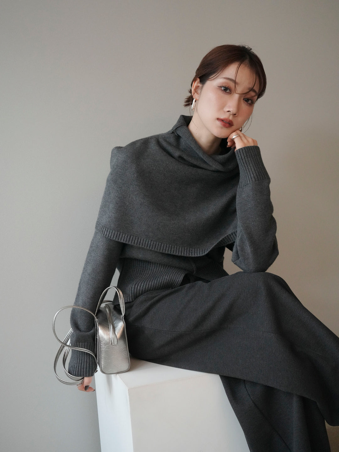 [予約]フロントスリットネックアンサンブルニット/charcoal