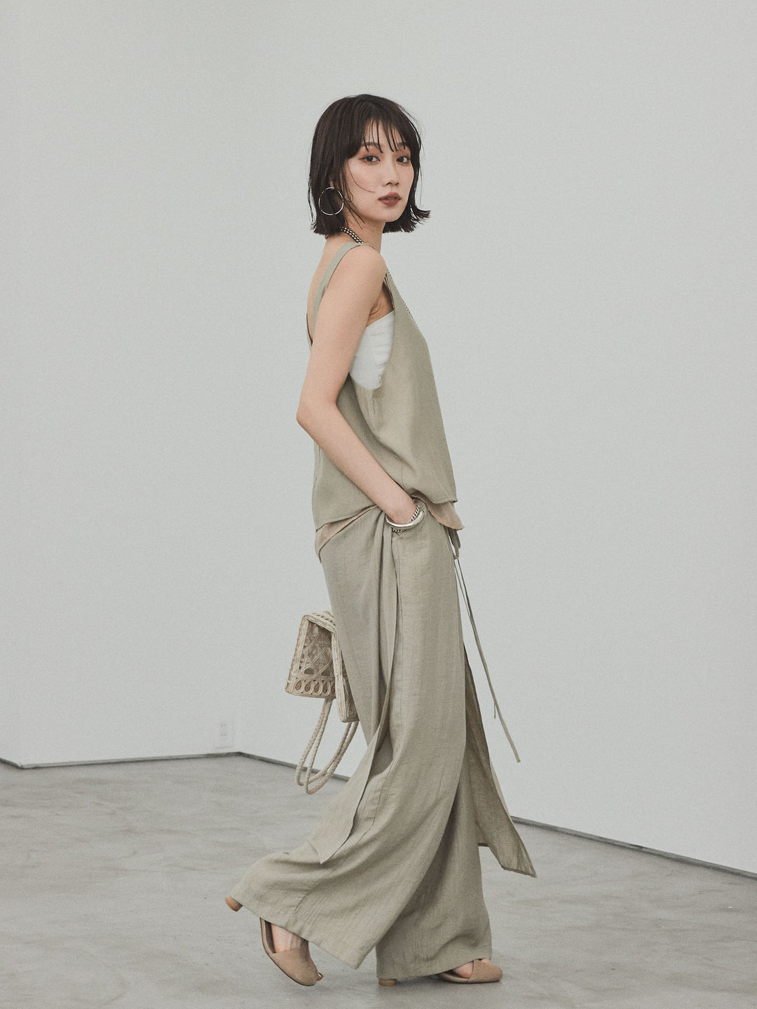 [予約]ワッシャーサテンレイヤードスカートパンツ/カーキベージュ