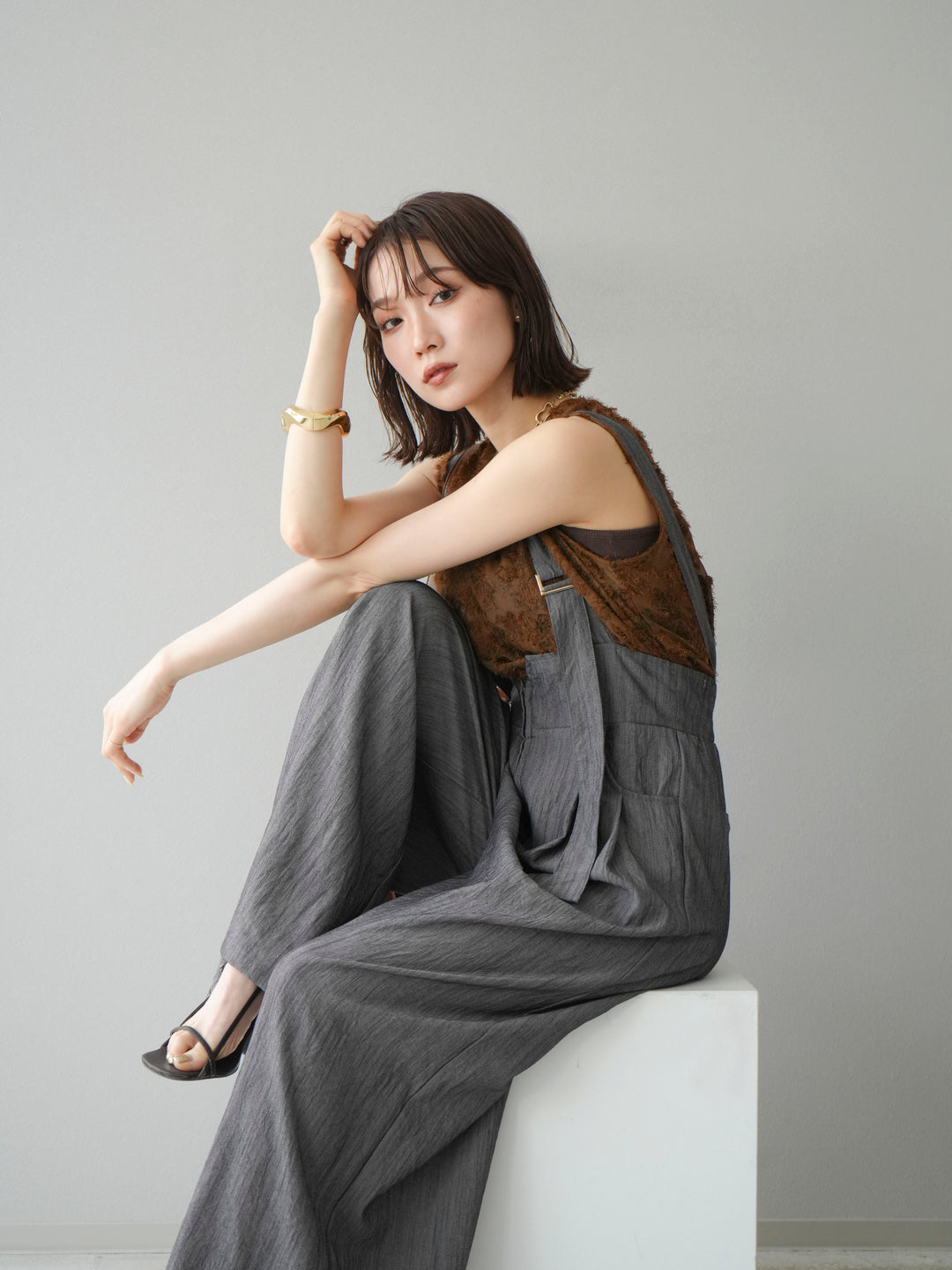 [SET]ストリングデザインハイウエストサロペット+ニュアンスフリンジジャガードノースリーブブラウス(2set)