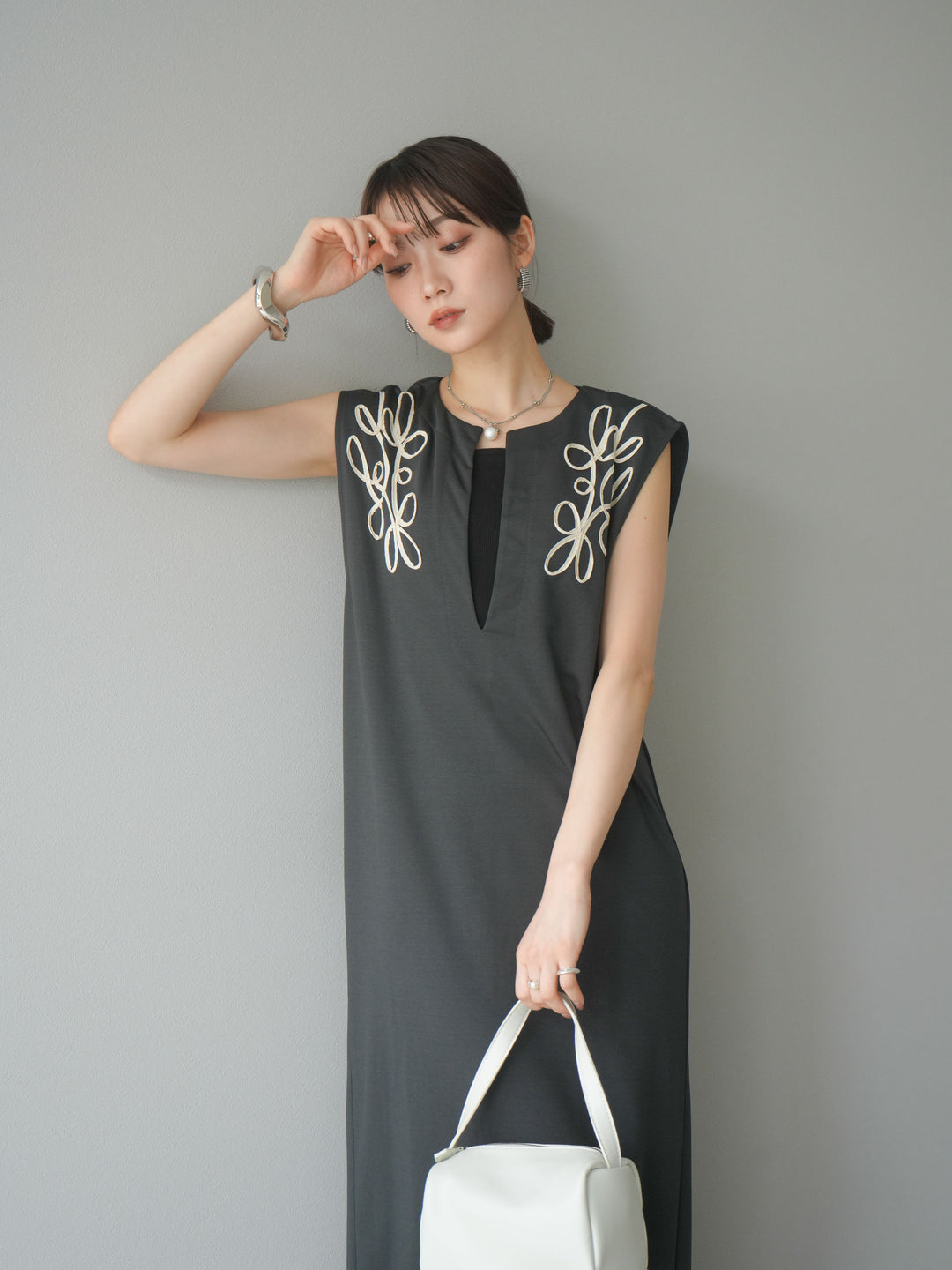 [予約]ライトポンチコード刺繍ワンピース/チャコール