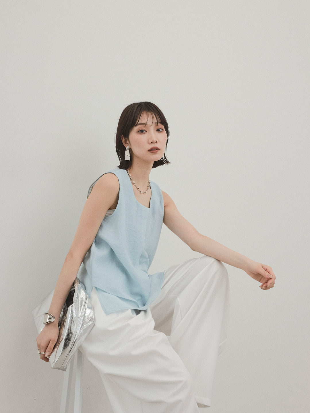 [SET] 透視褶皺不對稱上衣 + 設計環側褶褲 (2 件組)