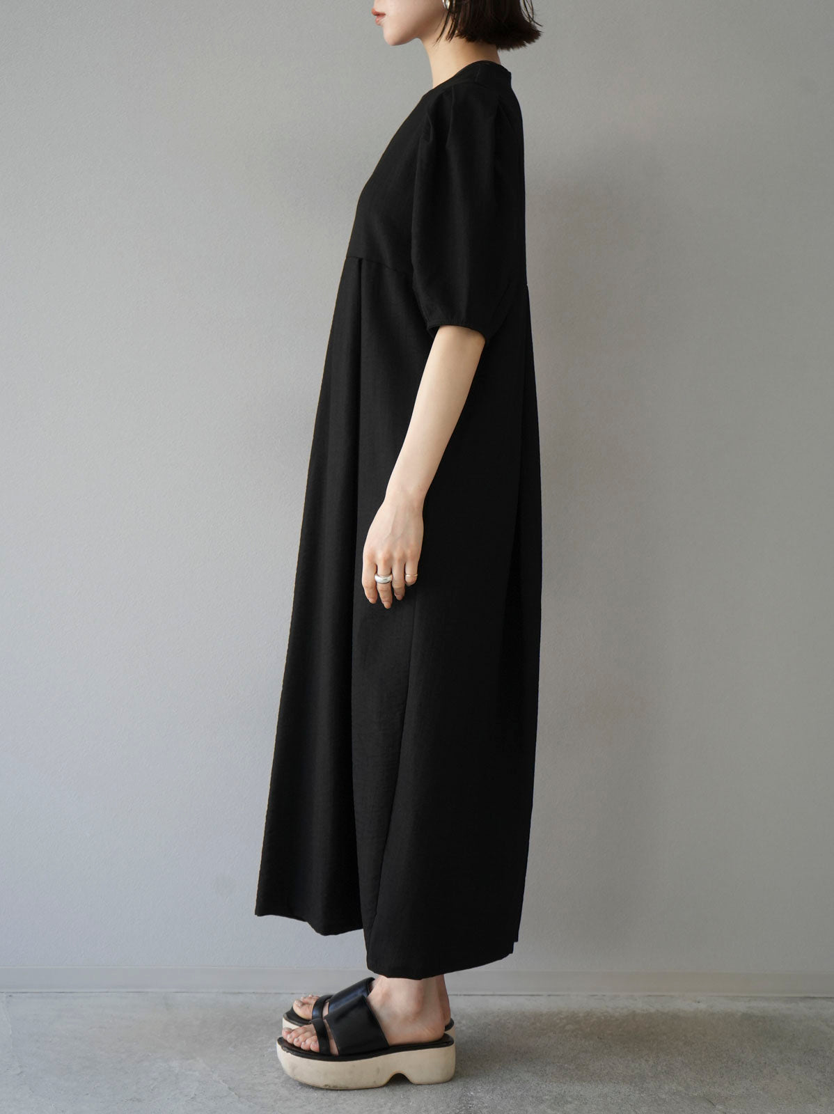 美品◆ブラック　リネンリラックスカフタンワンピース .Mライン 38 セール】 ブラッシュドリネン カフタンロングドレス （ロング