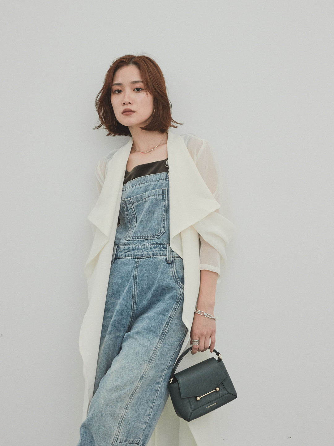 [SET] 中縫牛仔背帶褲 + 透視長版外套（2 件組）