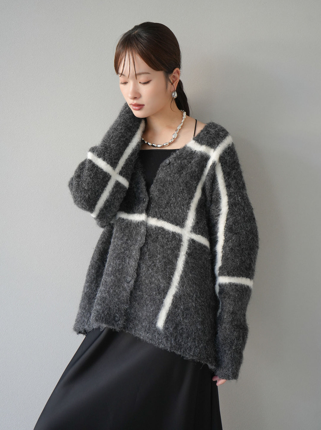 [預訂] 毛絨格紋開襟衫/炭灰