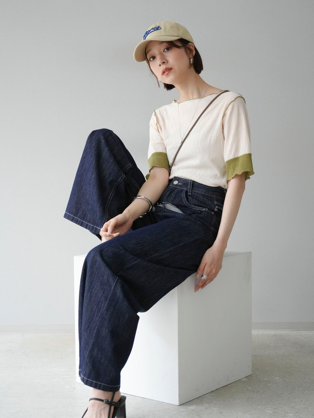 [SET] 百褶同色船領套頭衫 + 臀部設計牛仔褲（2 件組）