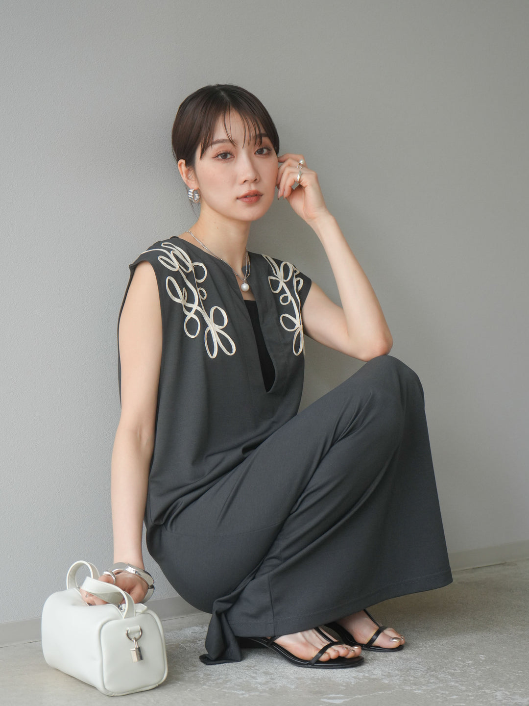 [予約]ライトポンチコード刺繍ワンピース/チャコール