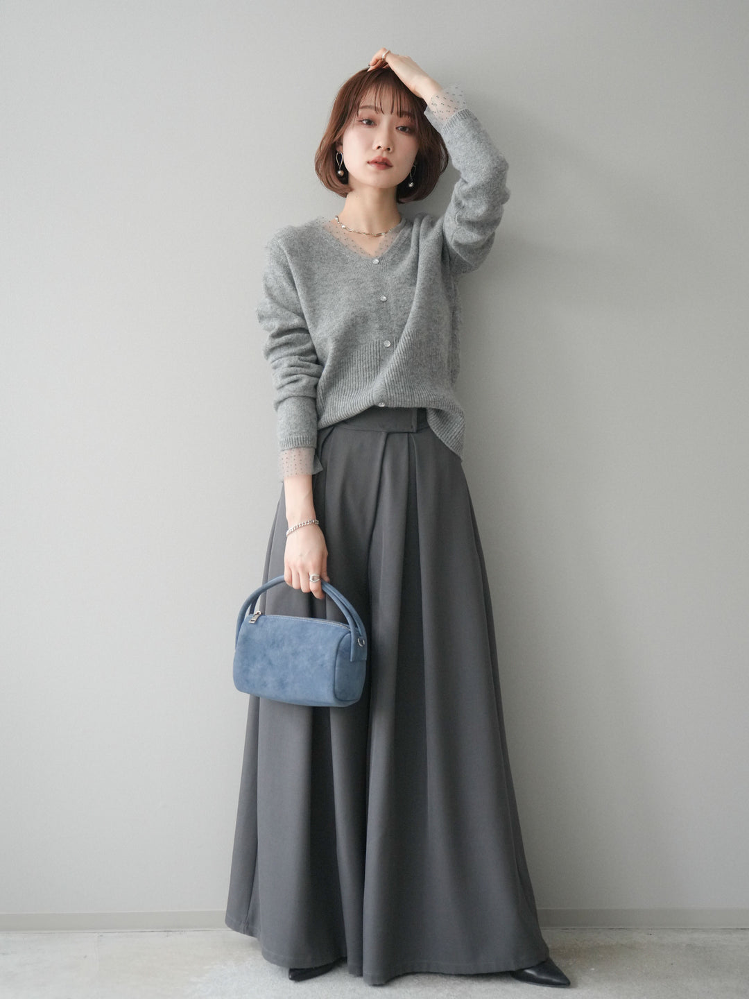 [SET]ドットチュールレイヤードボタンニットトップス+テープベルトタックバギーパンツ(2set)