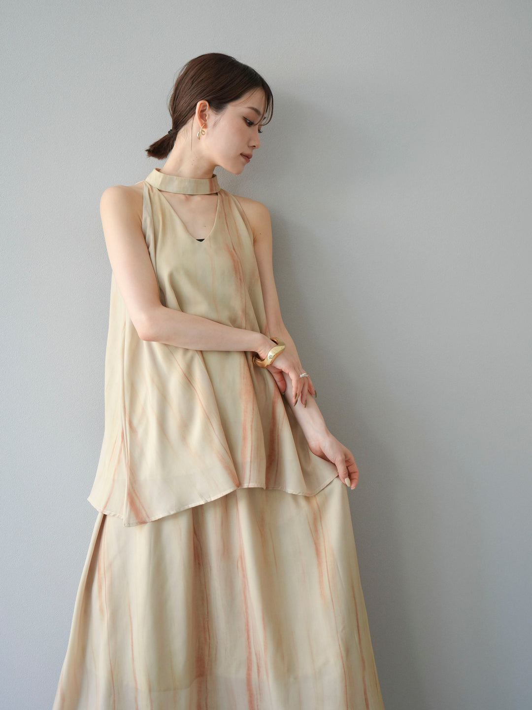 [SET] 細膩花紋V領襯衫＆喇叭裙（2套）