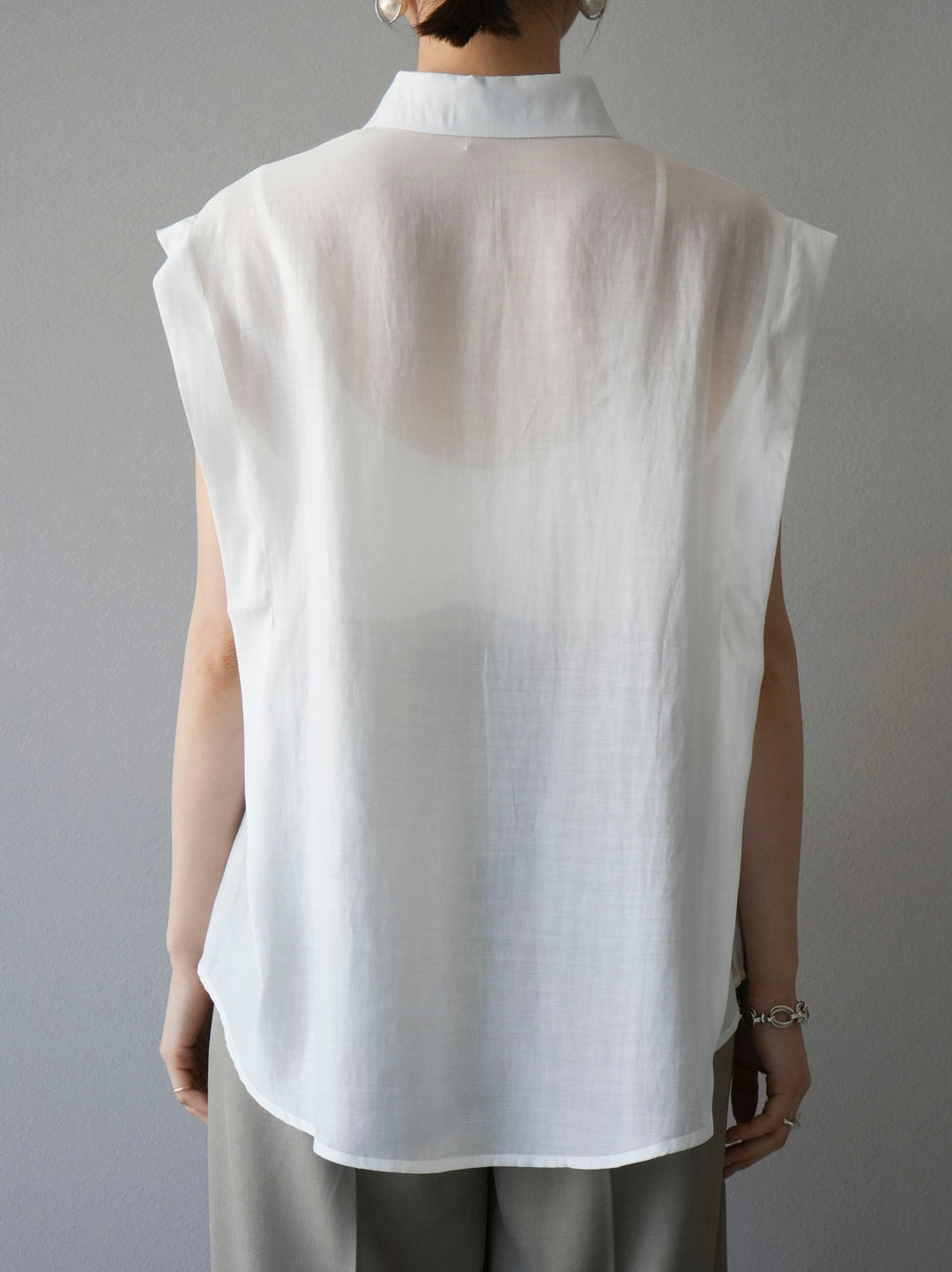 [Pre-order] Tuck shoulder sheer sleeveless shirt/white