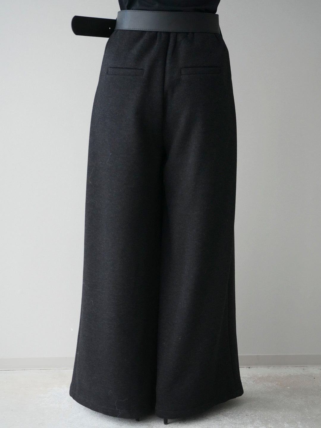 [予約]ベルトデザインループウールワイドパンツ(ベルト付)/black