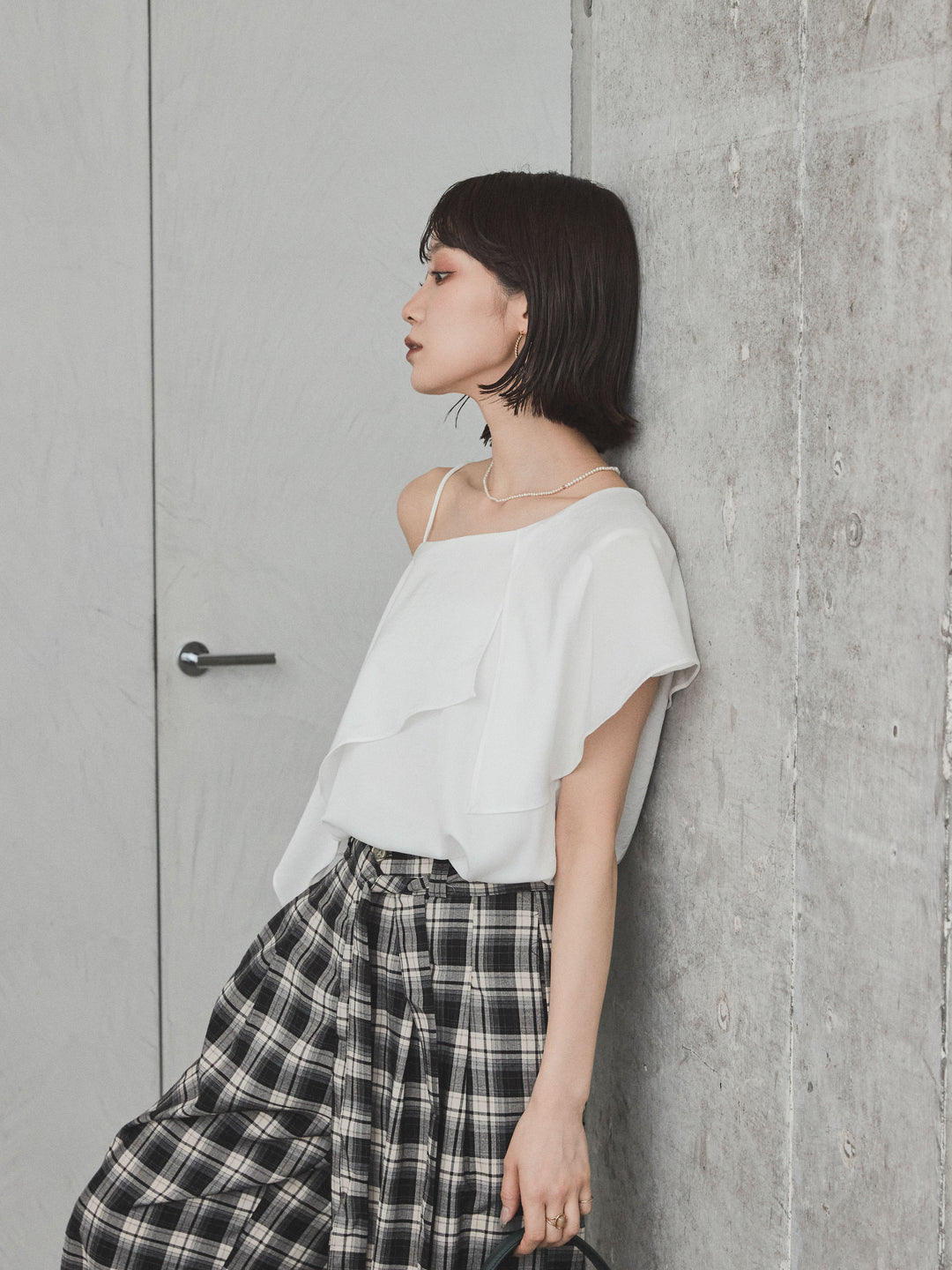 [予約]ワンショルラッフルブラウス/オフ
