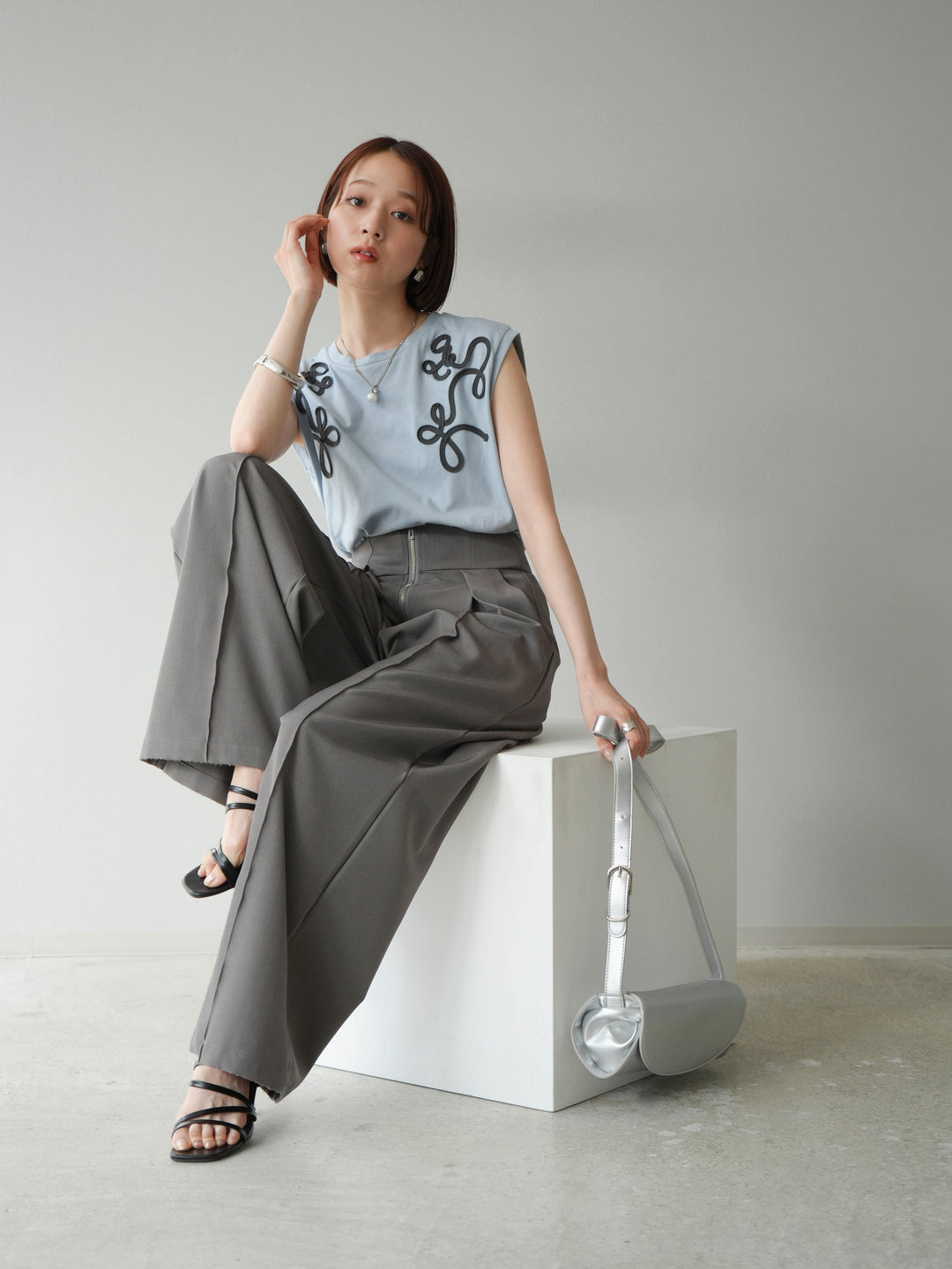 [SET]コード刺繍フレンチスリーブTシャツ+ジップタックワイドパンツ(2set)