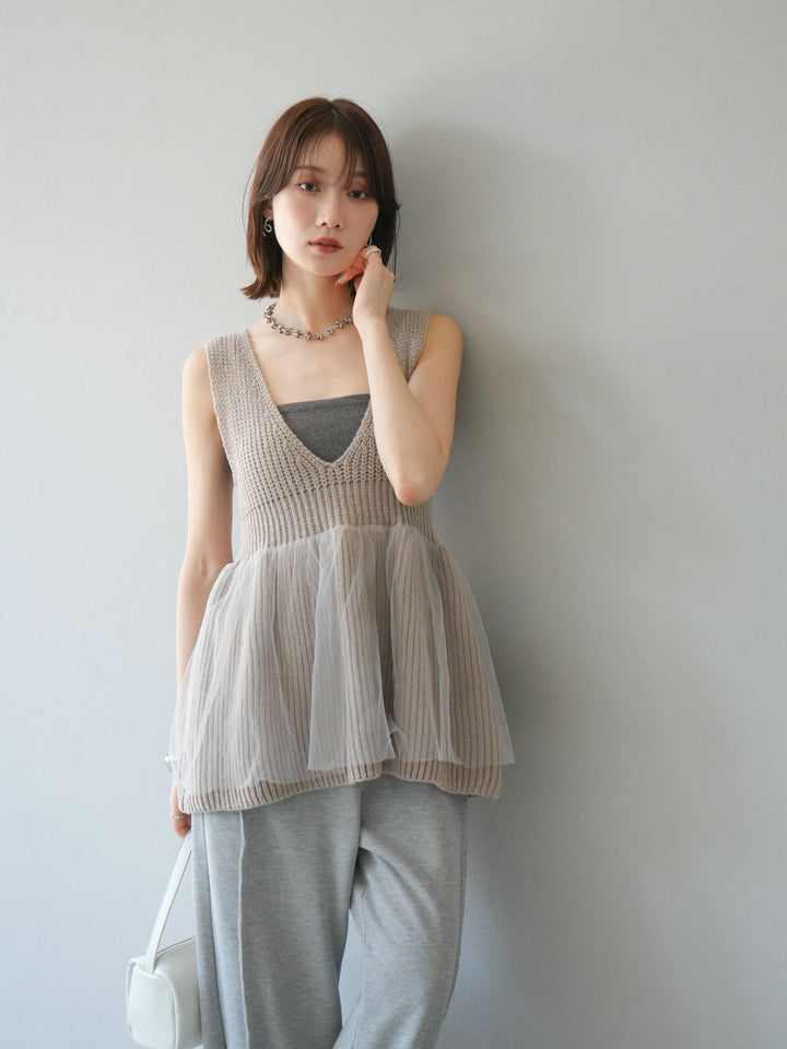 [SET] 薄紗層疊荷葉邊針織背心 + 兩用設計運動褲（2 件組）