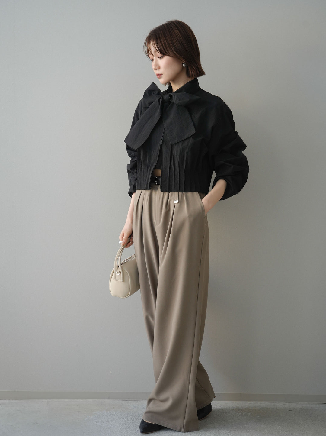 [SET]ボウタイ裾プリーツライトジャケット+ベルト付キーホルダーモチーフワイドパンツ(2set)
