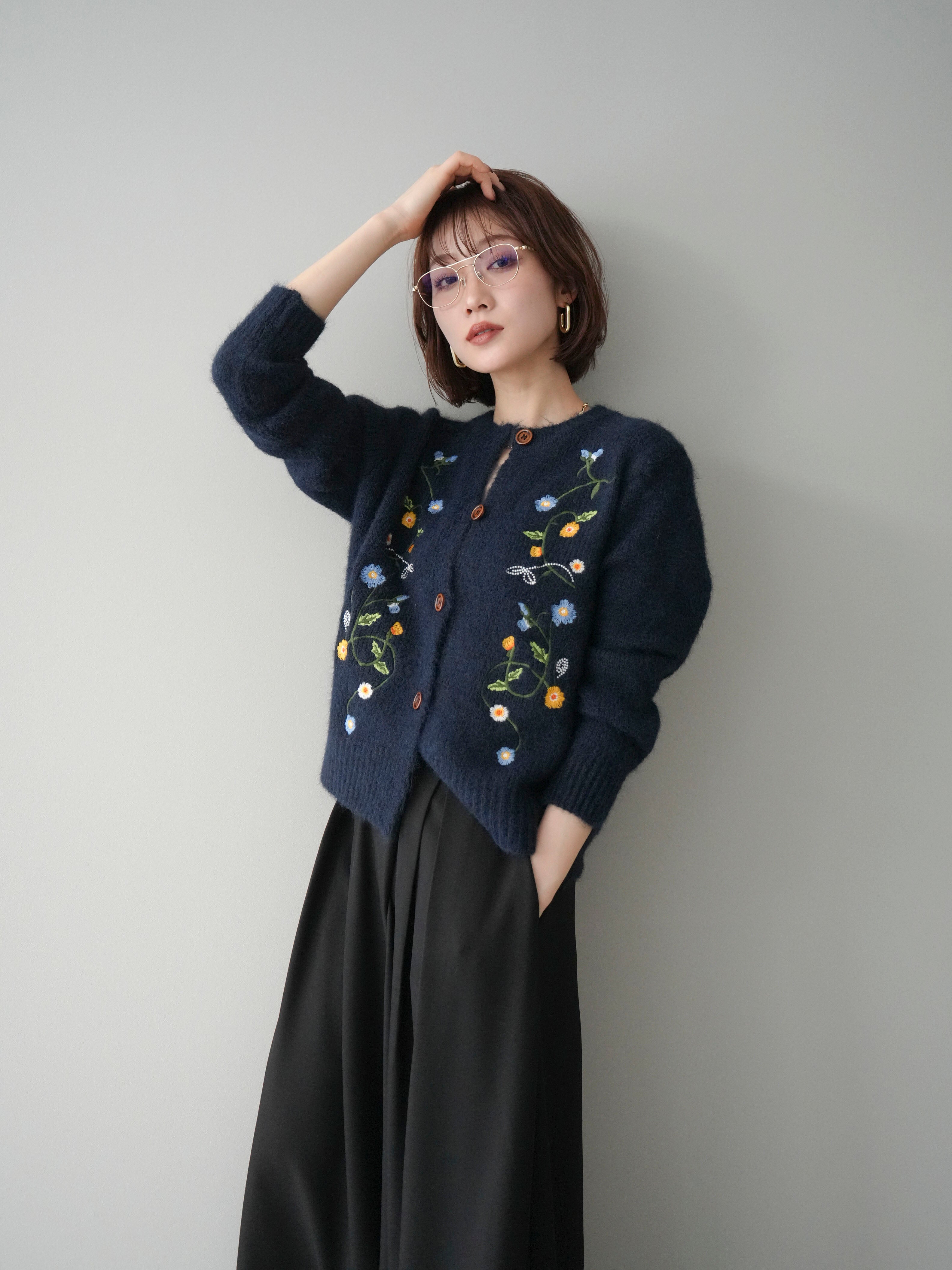 予約]フラワー刺繍ニットカーディガン/blue – Lumier