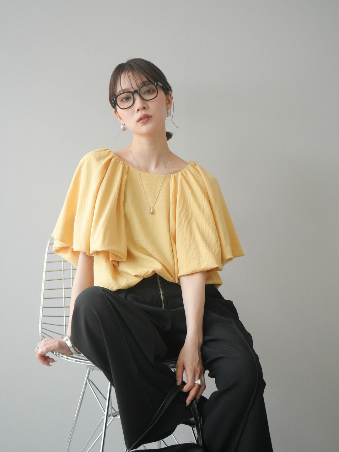 [SET] 燈籠袖褶襉設計上衣 + 拉鍊褶襉寬褲 (2 套)