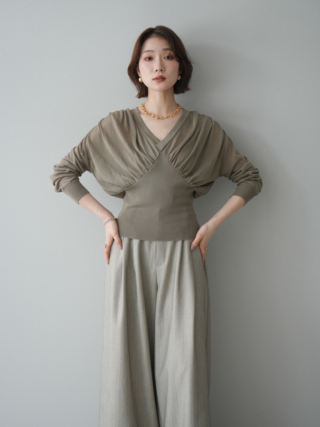 [予約]サイドギャザーVネックニットプルオーバー/beige