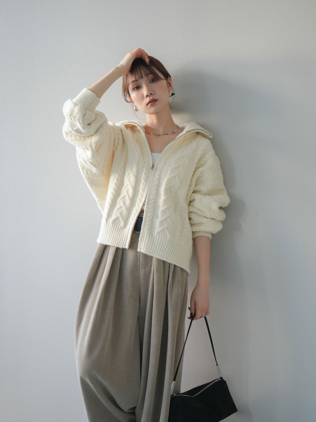 [予約]ケーブル編みハイネックZIPニットカーディガン/white