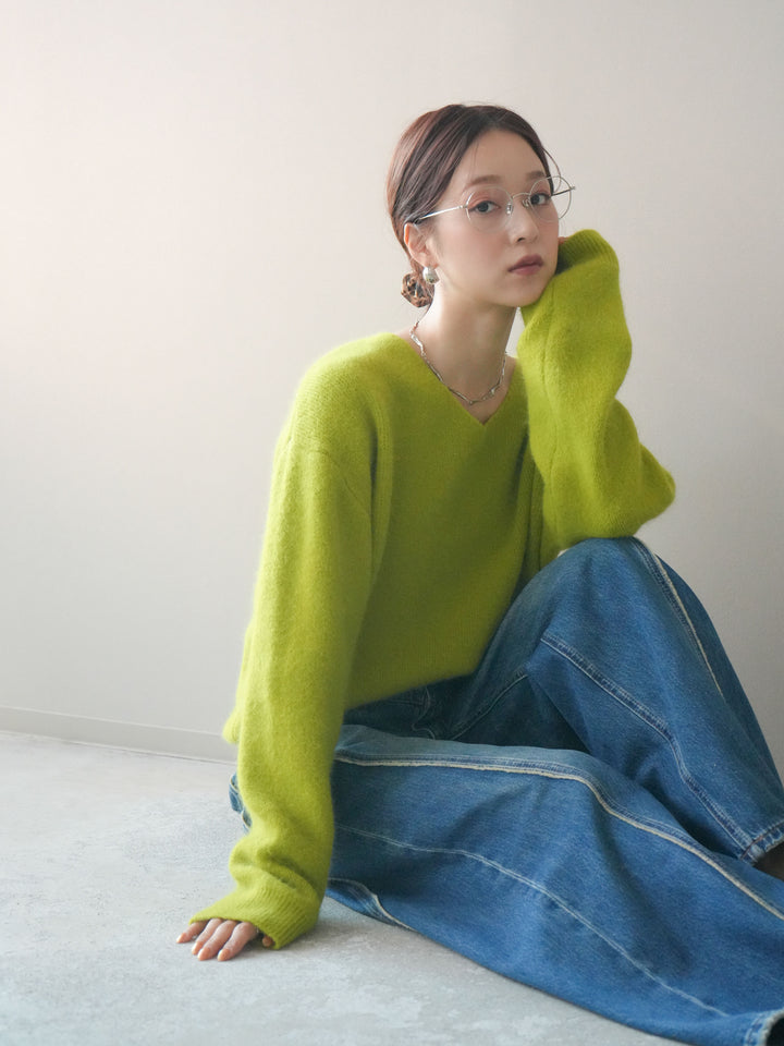 [SET]シュシュ付きアンゴラタッチVネックニットプルオーバー+サイドフリンジワイドデニムパンツ(2set)