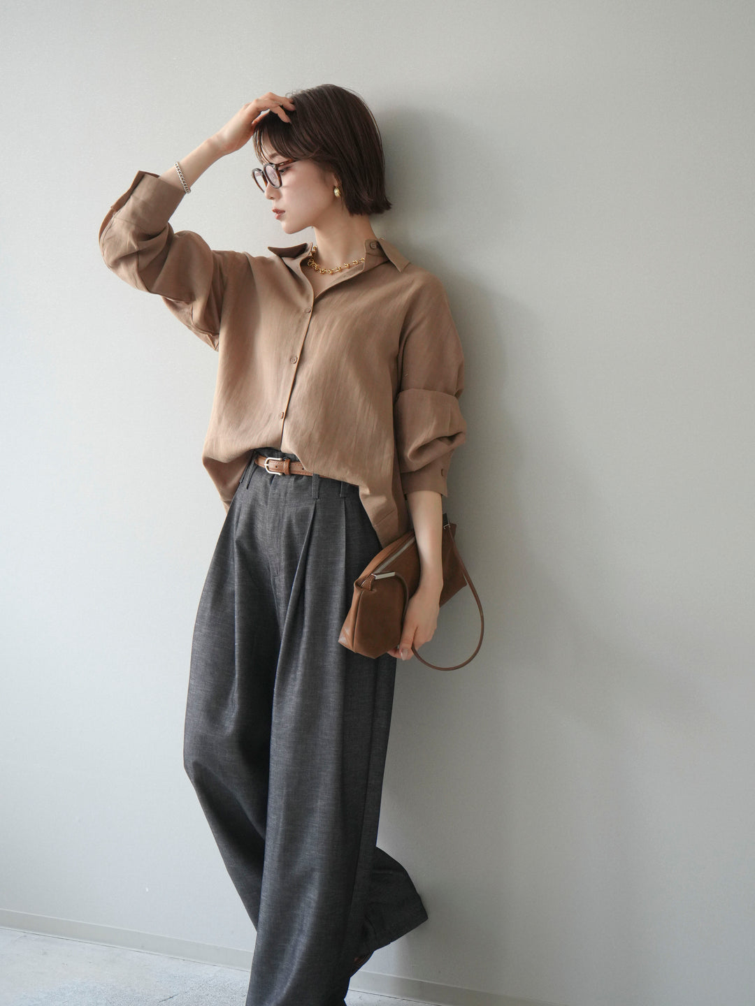 [予約]バックVレースデザインシャツ/beige