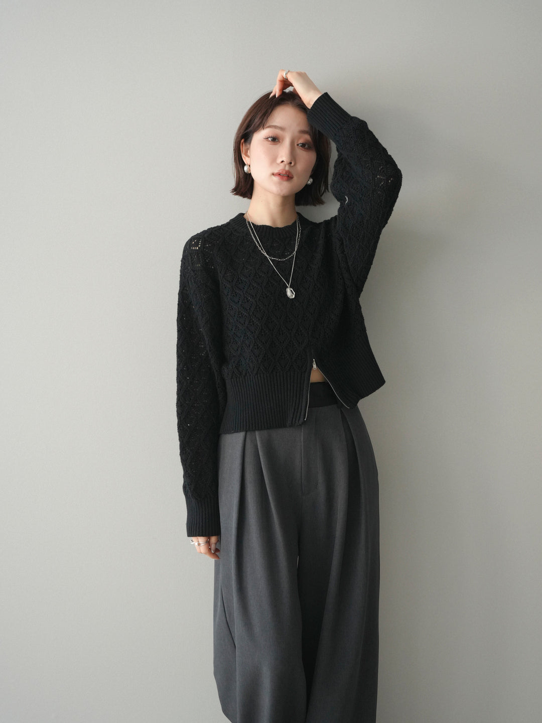 [予約]透かし編みフロントジップスリットニットプルオーバー/black