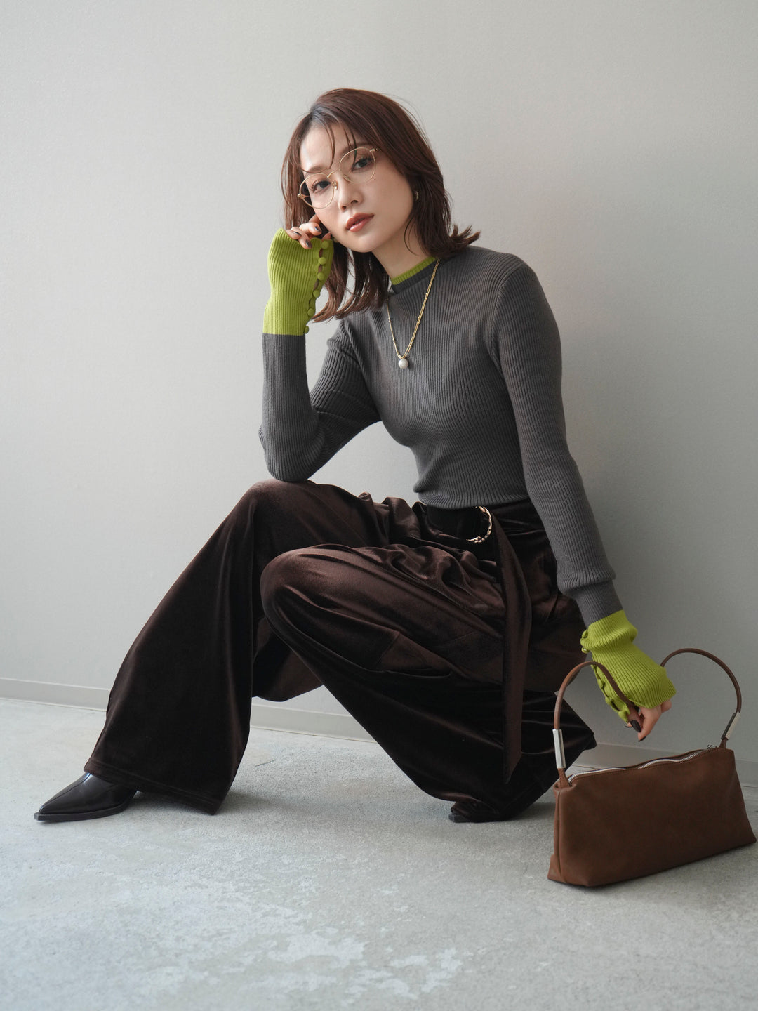 [予約]袖ボタンハイネック配色リブニットトップス/charcoal