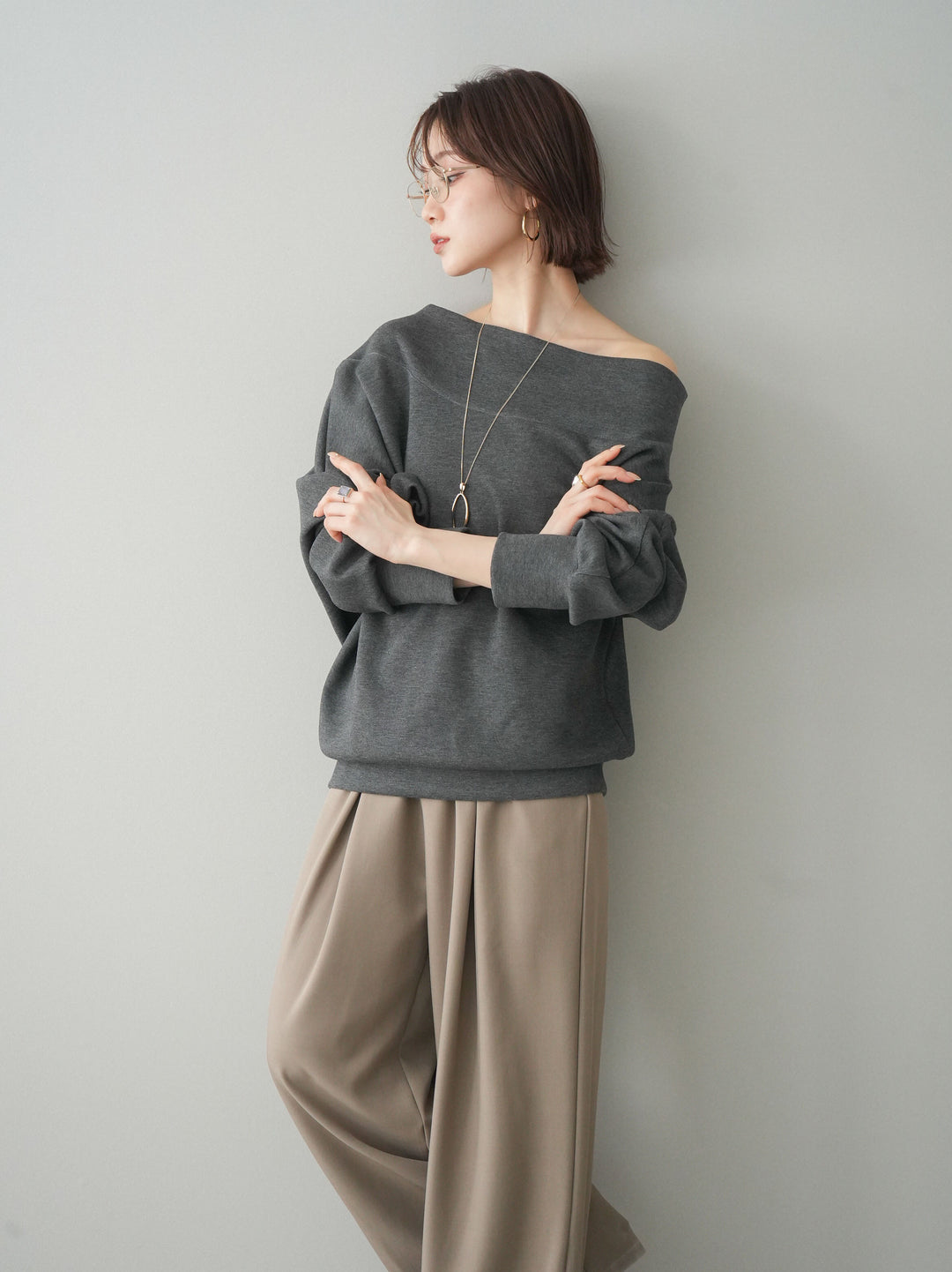 [SET]アシンメトリーオフショルポンチプルオーバー+ベルト付キーホルダーモチーフワイドパンツ(2set)