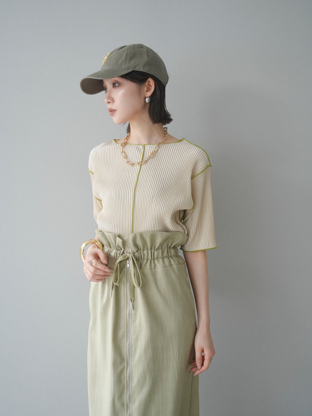 【預購】色彩協調的柔和褶皺半袖上衣/象牙白