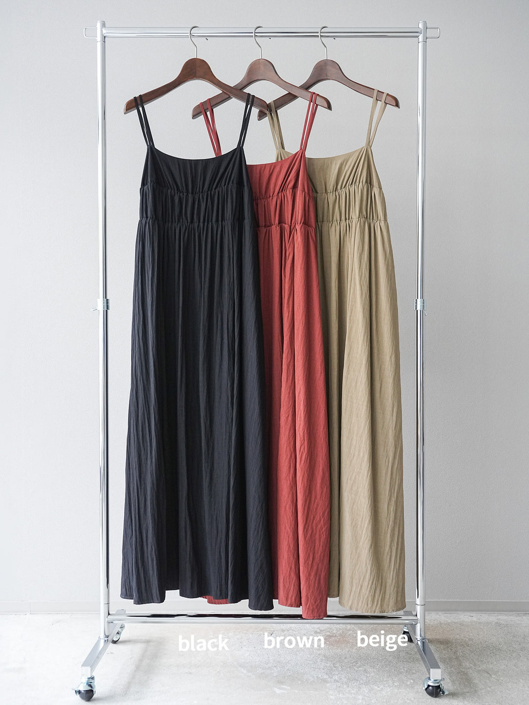 [SET]レーヨンシャーリングキャミワンピース+リネンライクノースリーブダブルジレ(2set)