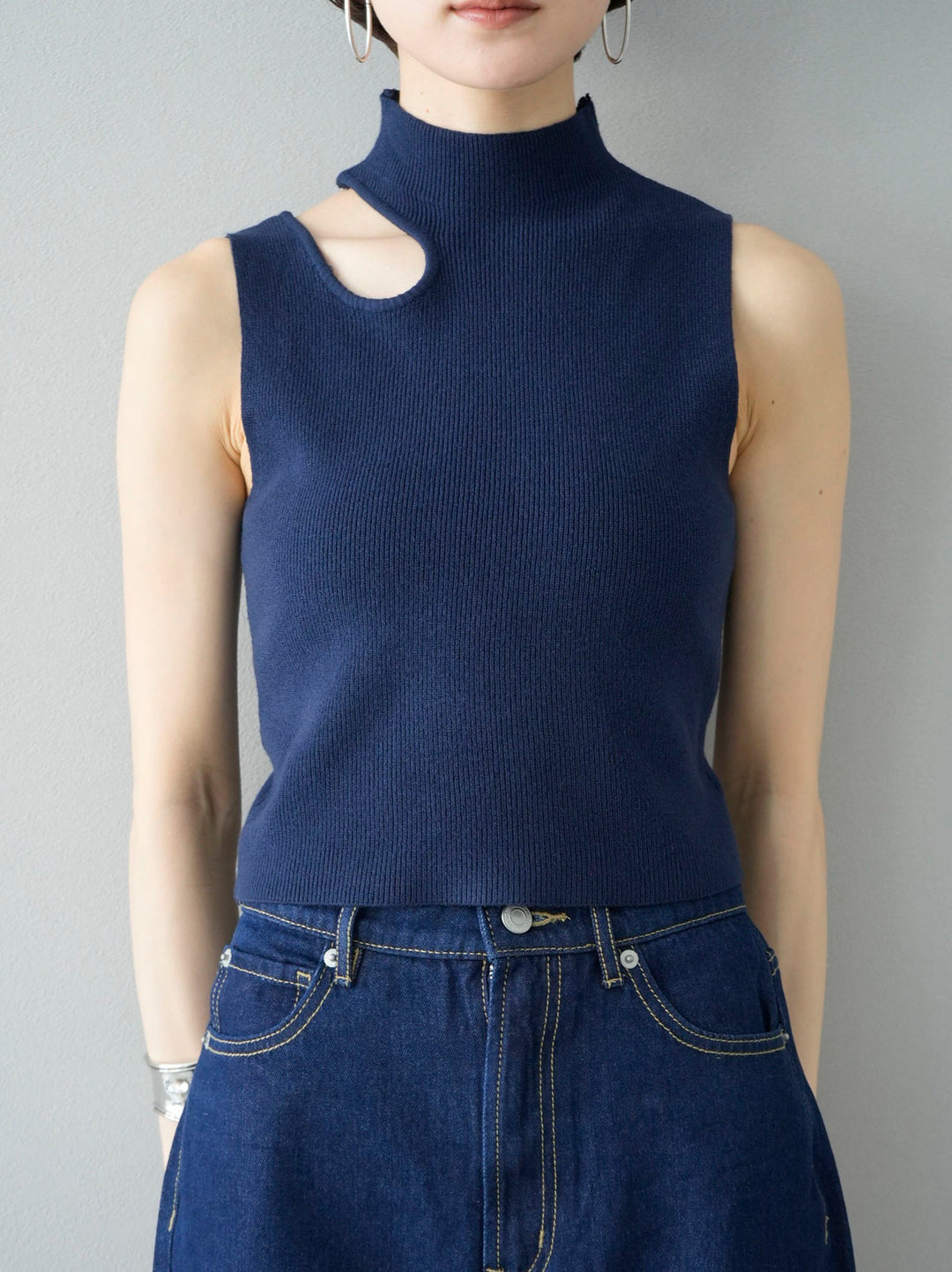 [Pre-order] Cut-out sleeveless rib knit/navy