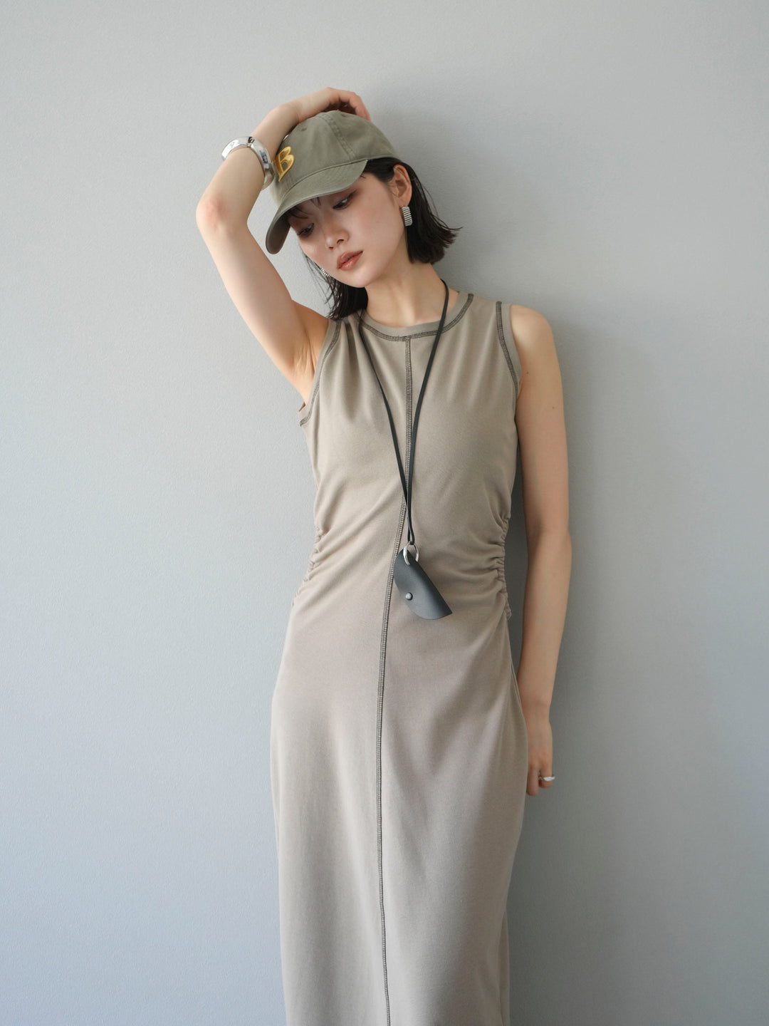 [予約]ウエストオープンステッチカットワンピース/ベージュ