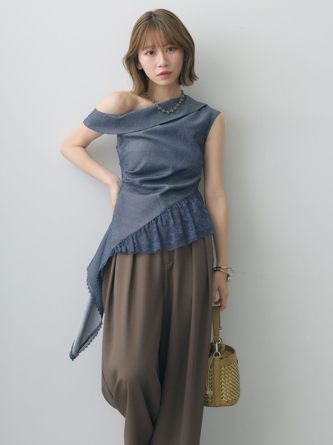 [SET]アシンメトリーラッフルレースヘムトップス+クレープデシンタックワイドパンツ(2set)