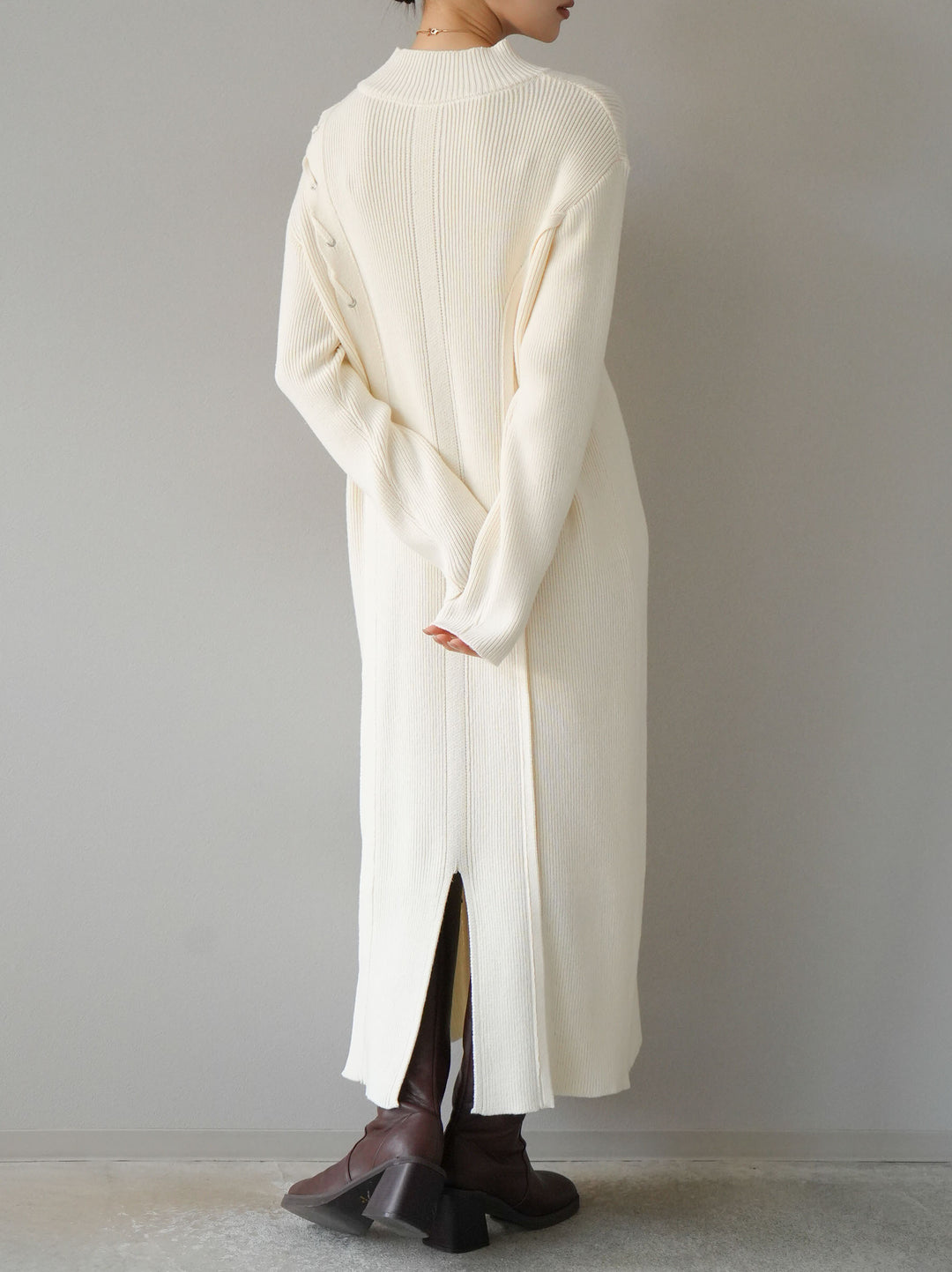 [SET] 不對稱繫帶高領針織連身裙 + 可選飾品套裝 (2套)