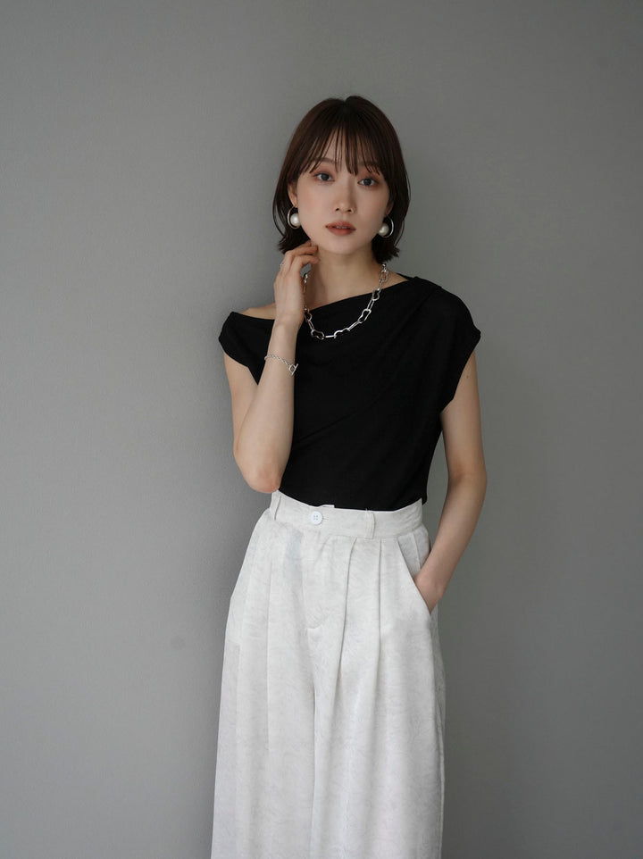 [Pre-order] Asymmetrical Tuck Sleeveless Knit/Black