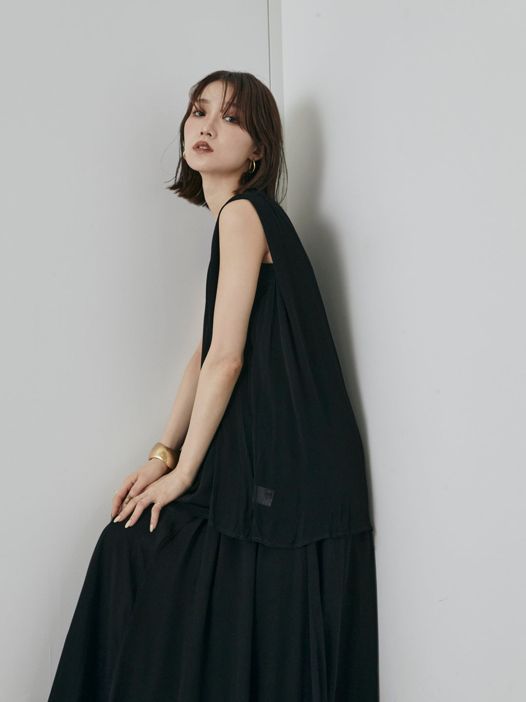 [預購] 透視褶肩襯衫/黑色