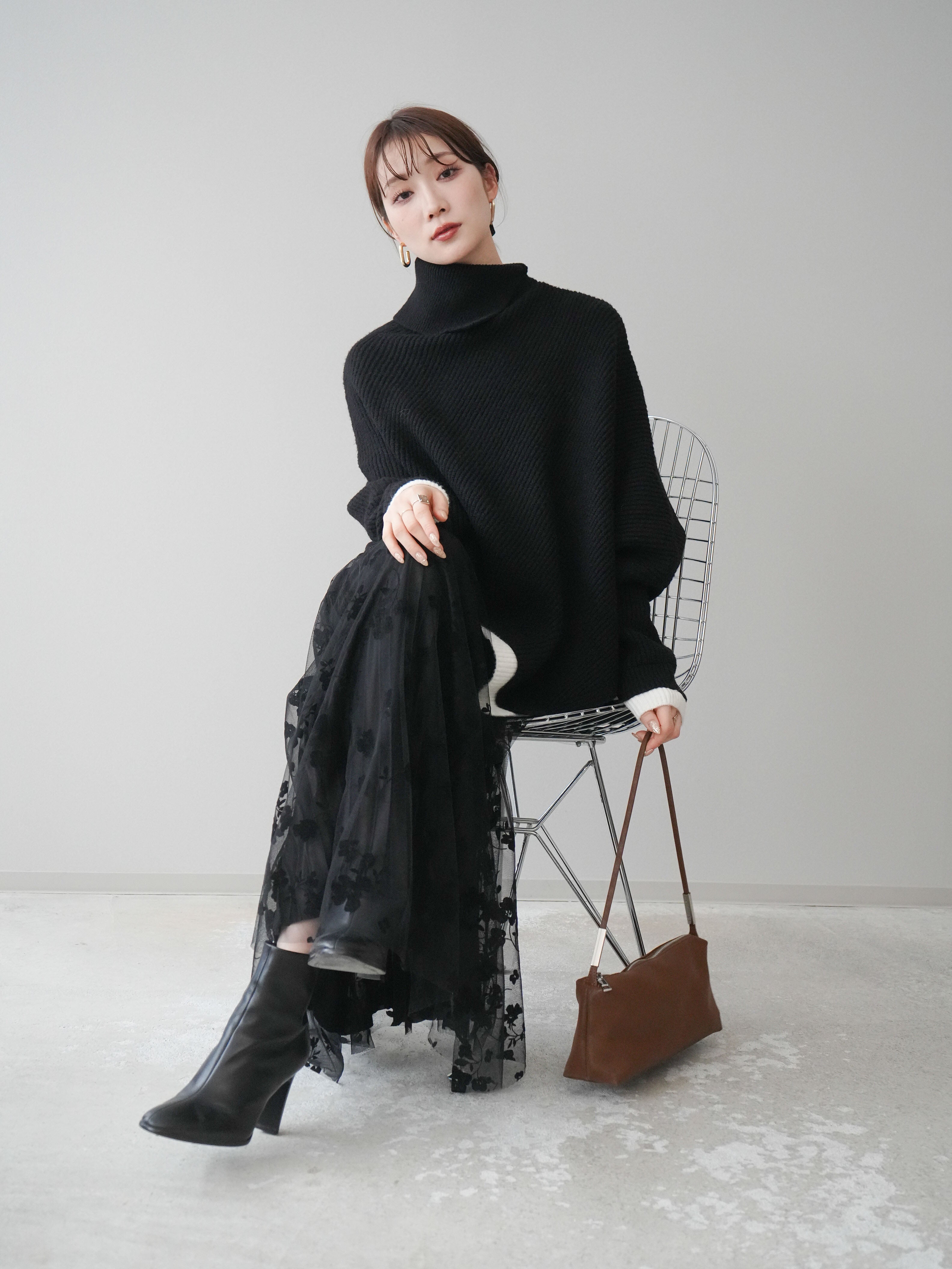 バルマン オフショルダー ブラック　ドルマンニット バイカラードルマンニットプルオーバー｜WOMEN｜250ISB70-235B｜AZUL