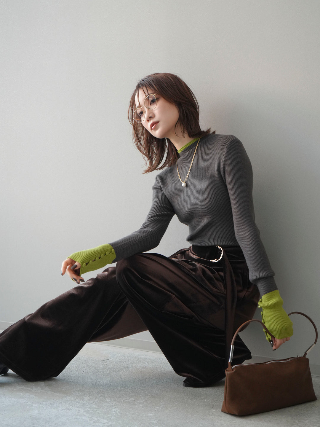 [予約]袖ボタンハイネック配色リブニットトップス/charcoal