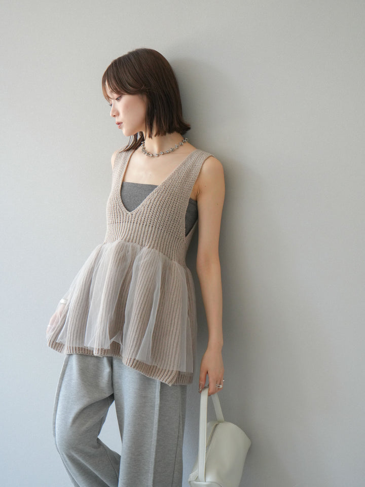 [SET] 薄紗層疊荷葉邊針織背心 + 兩用設計運動褲（2 件組）