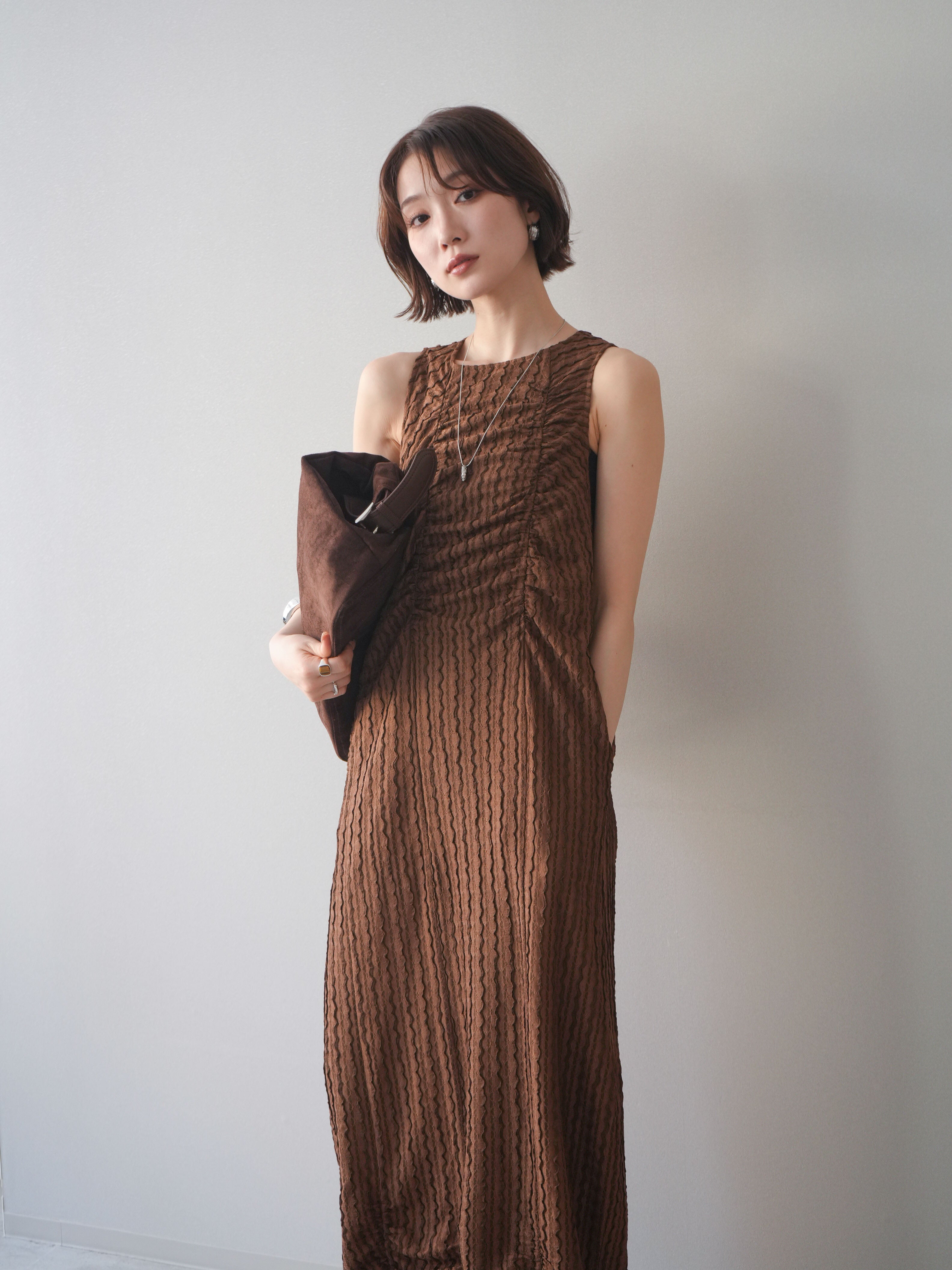 予約]シャーリングジャガードノースリーブワンピース/brown – Lumier