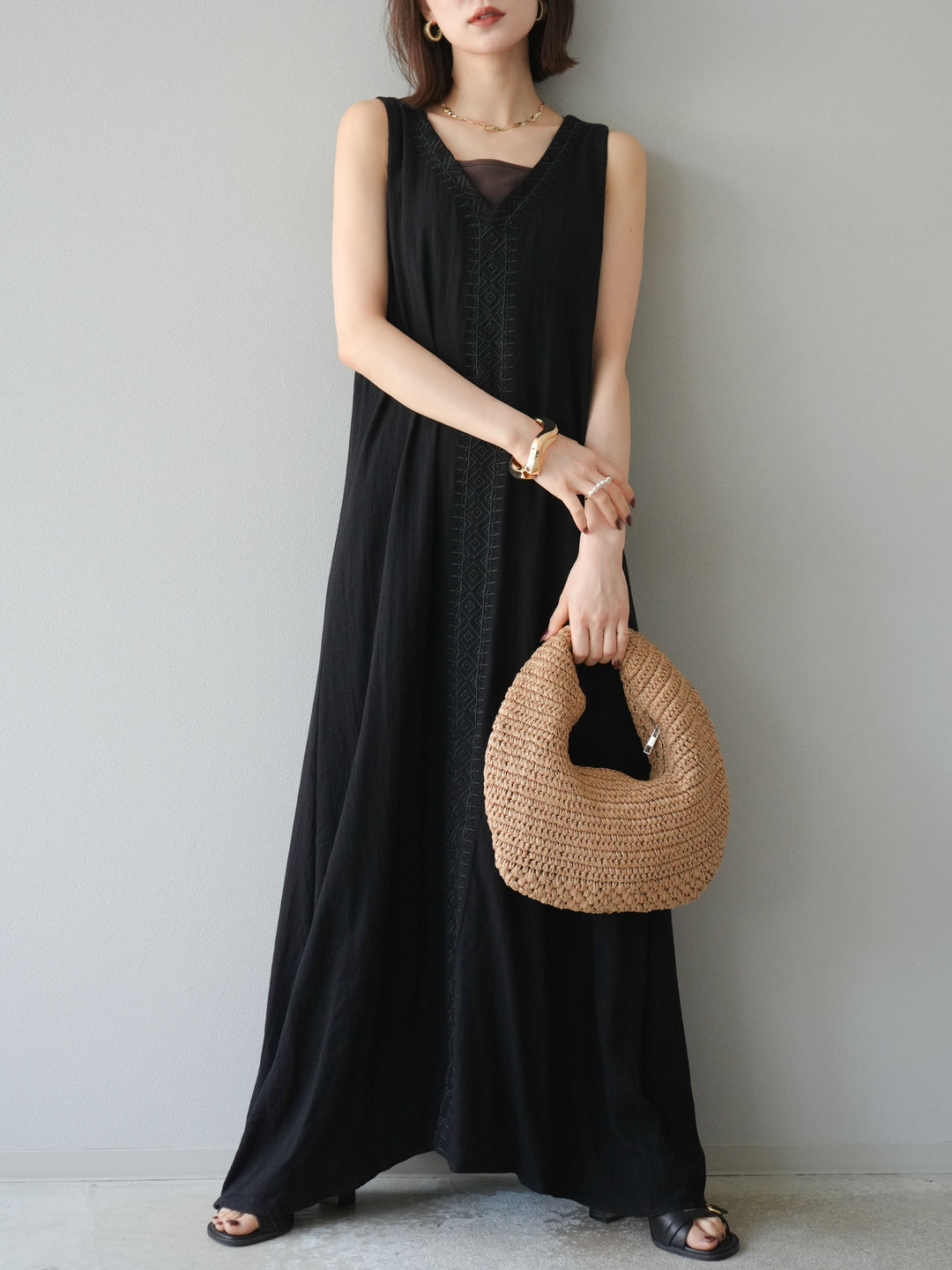 [予約]刺繍Vネックワンピース/ブラック