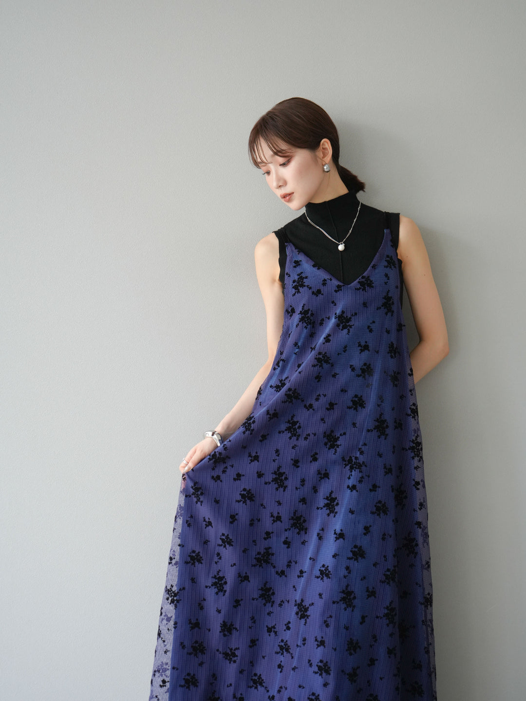 [SET]フロッキーチュールレイヤードベロアキャミワンピース+プチネックセンターシームノースリーニットトップス(2set)