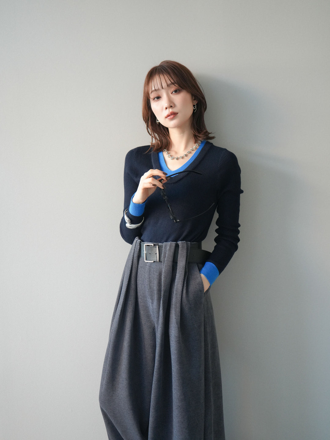 [SET]Uネック配色レイヤードリブニットトップス+ベルトデザインループコールテンワイドパンツ(ベルト付き)(2set)